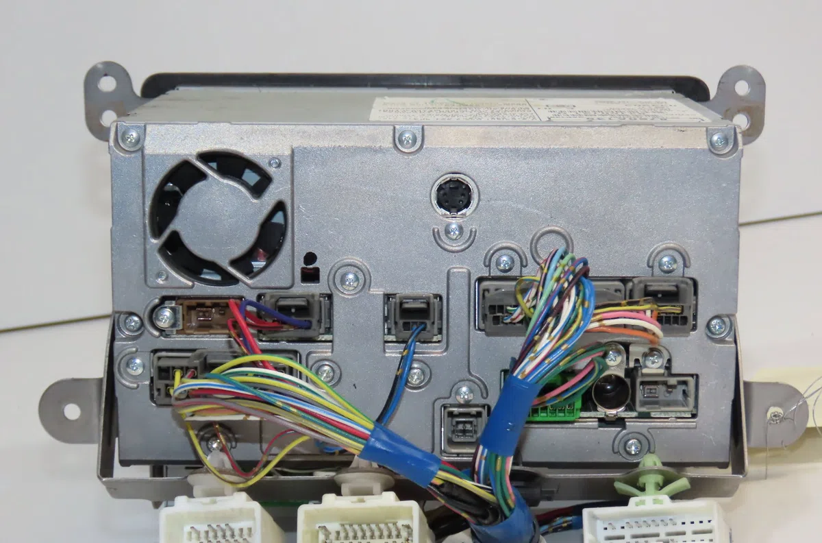 Autoradio Citroën C-CROSSER (VU_, VV_) 2.2 hdi (2007-2012) 5 portes occasion