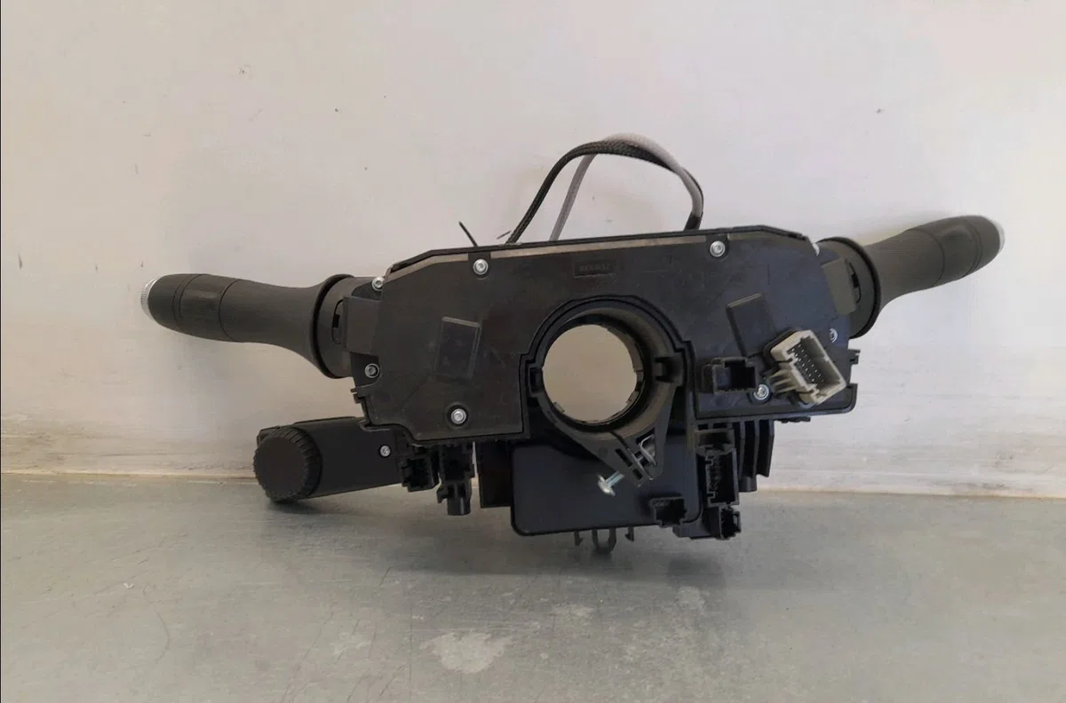 Bloc commodos Renault CLIO V (B7_) 1.0 tce 100 (b7mt) (2019) occasion