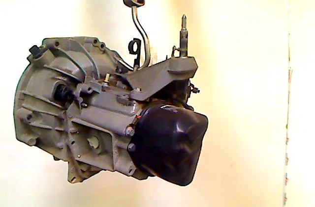 Boîte de vitesses manuelle NISSAN MICRA III occasion — photo 3