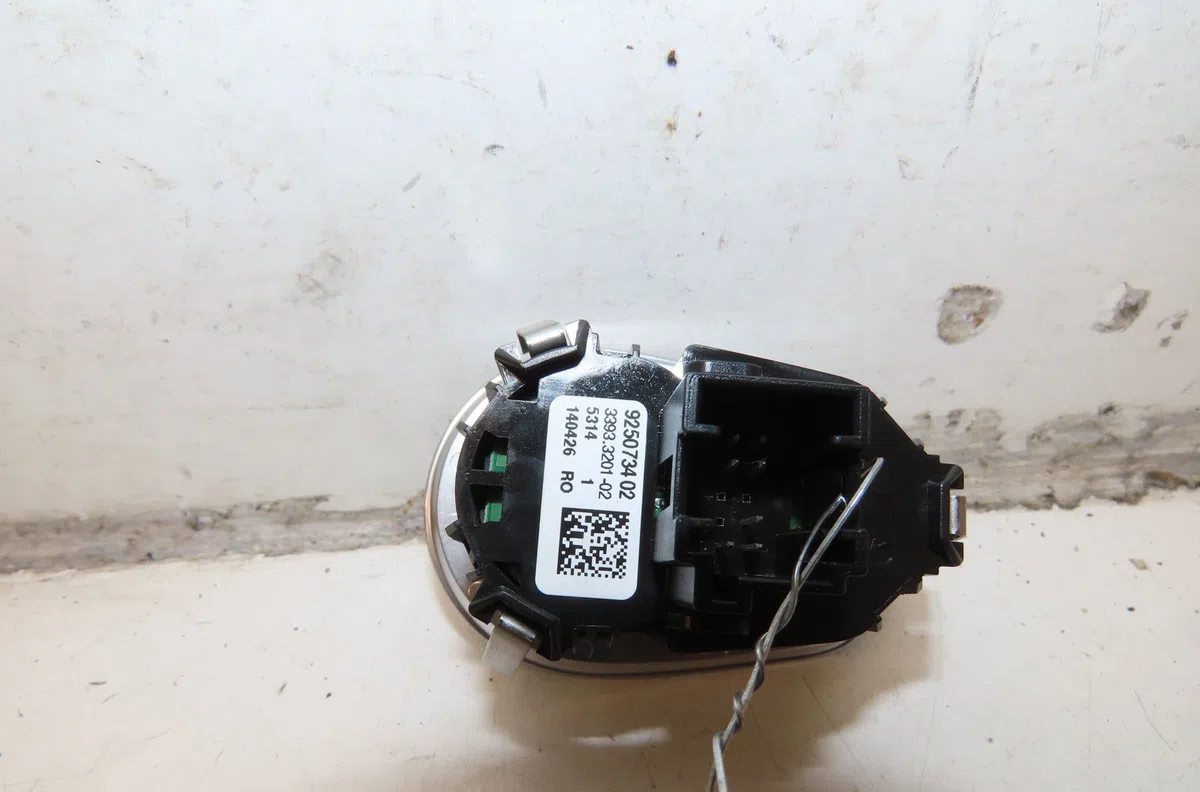 Bouton de demarrage start-stop Bmw 1 (F21) 114 d (2012) occasion — photo 2