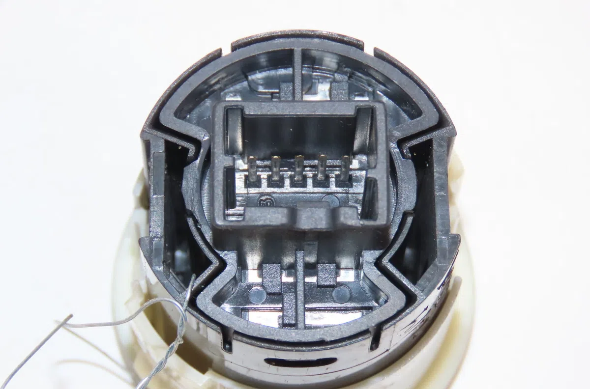 Bouton de demarrage start-stop Renault KOLEOS I (HY_) 2.0 dci (hy0k) (2008) occasion — photo 2