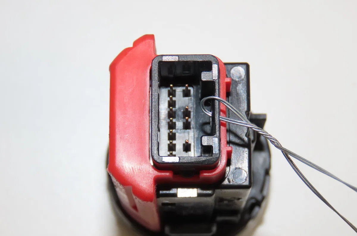 Bouton de demarrage start-stop Toyota RAV 4 III (_A3_) 2.2 d 4wd (ala30_) (2006-2012) occasion — photo 2