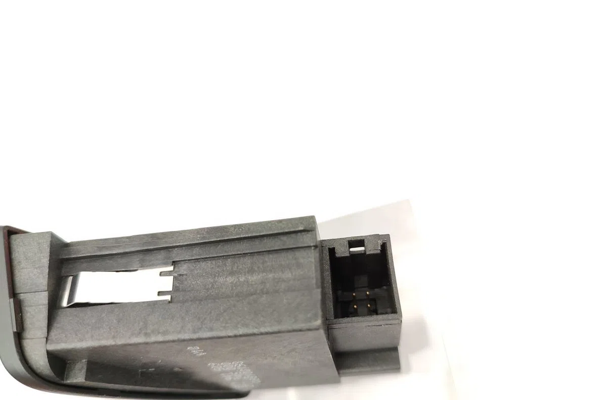 Bouton de warning AUDI A4 3 AVANT PHASE 1 BREAK occasion — photo 4
