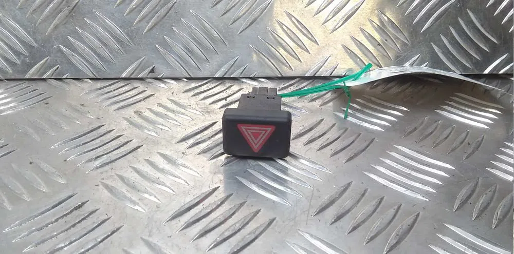 Bouton de warning Audi A4 B7 (8EC) 2.0 tdi 16v (2004-2008) 4 portes occasion — photo 2