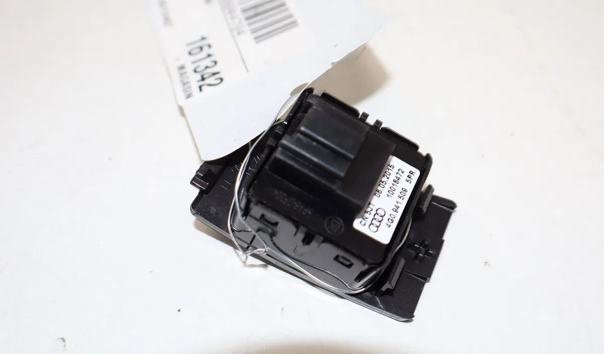 Bouton de warning Audi A6 C7 (4G2, 4GC) 2.0 tdi (2011-2018) occasion — photo 2