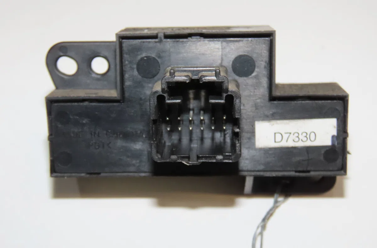 Bouton de warning Chrysler 300C Touring (LX, LE) 3.0 crd (2005-2010) occasion — photo 2