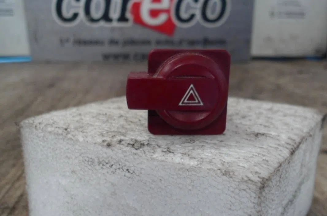 Bouton de warning Citroen C4 I (LC_) 1.6 hdi (2004-2011) occasion — photo 2