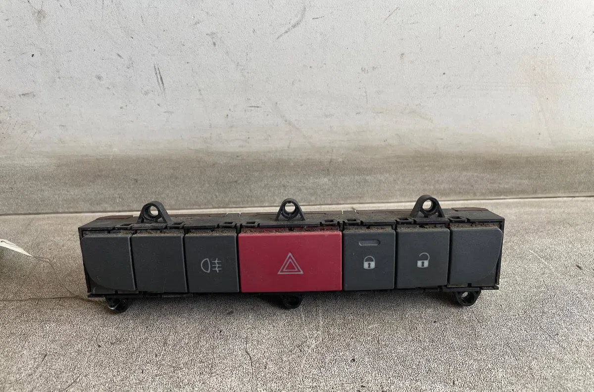 Bouton de warning Citroen JUMPER Camionnette 2.2 hdi 120 (2006) occasion — photo 2
