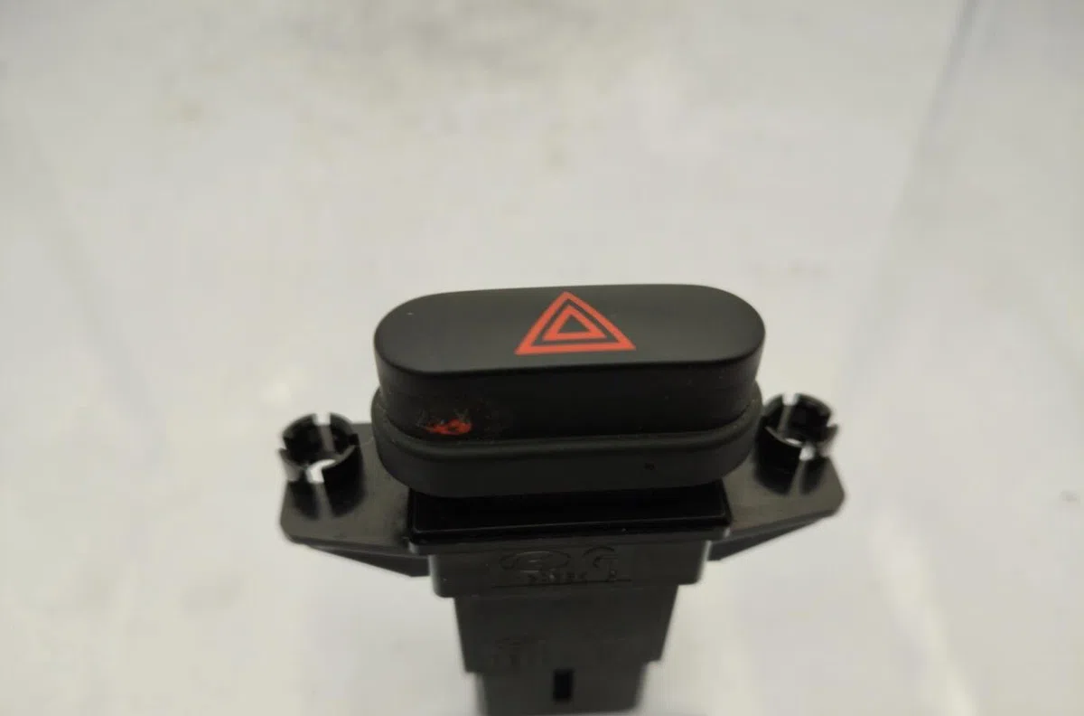 Bouton de warning HYUNDAI I 10 1 PHASE 1 occasion — photo 2