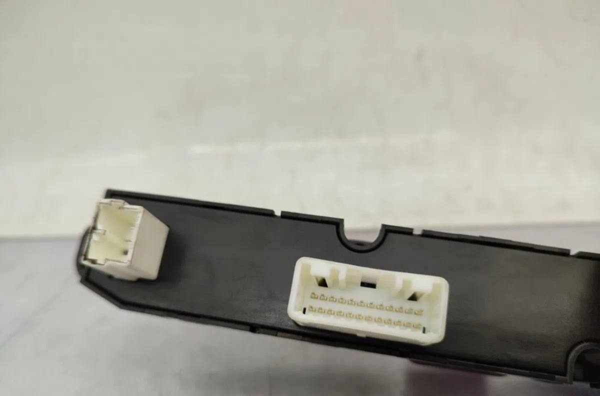 Bouton de warning KIA CEE-D 1 SPORT WAGON PHASE 1 BREAK occasion — photo 3