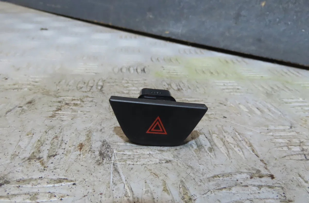 Bouton de warning Opel KARL (C16) 1.0 (2015-2018) occasion — photo 3