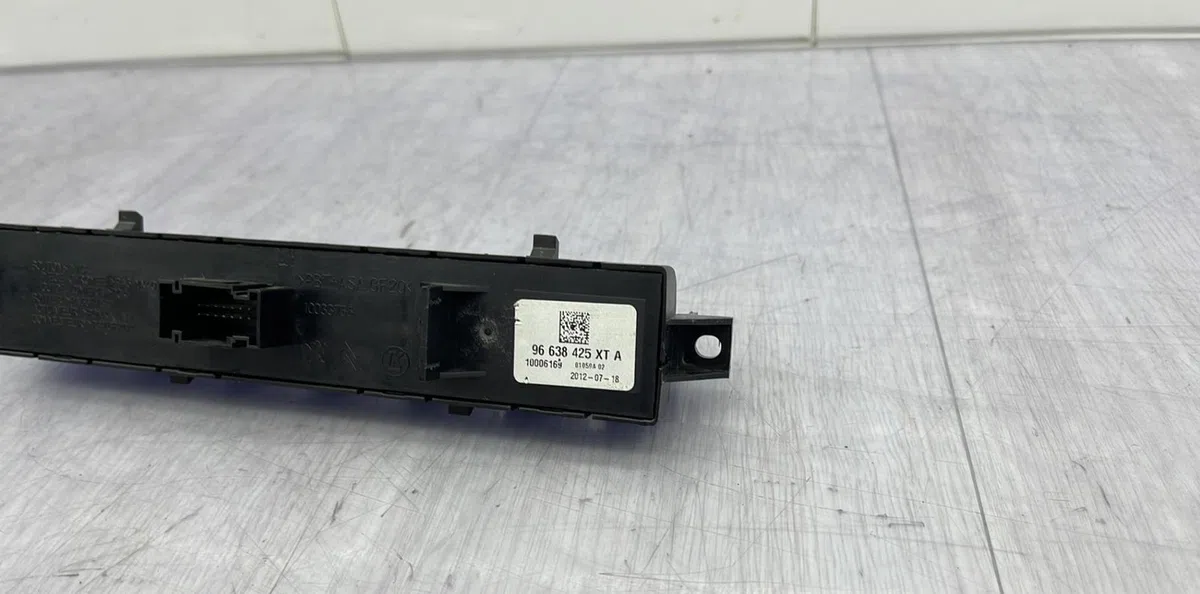 Bouton de warning PEUGEOT 3008 1 PHASE 1 occasion
