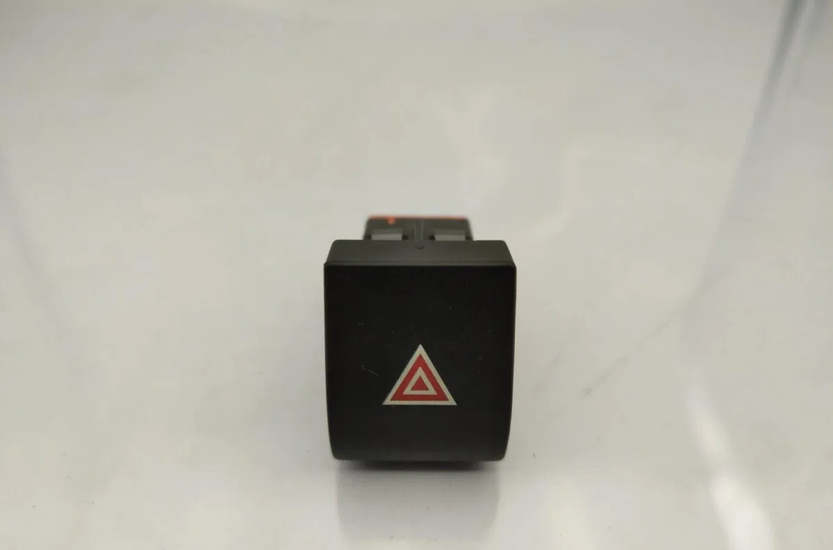 Bouton de warning PEUGEOT 3008 1 PHASE 1 occasion — photo 2