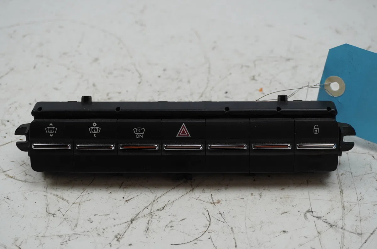 Bouton de warning Peugeot 5008 (0U_, 0E_) 2.0 hdi 150 - bluehdi 150 (2009-2017) 5 portes occasion — photo 4
