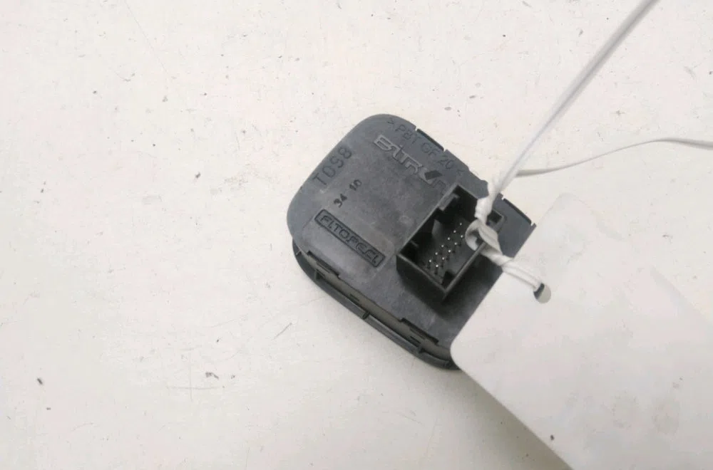 Bouton de warning Peugeot BIPPER (AA_) 1.4 hdi (2008) 3 portes occasion — photo 2
