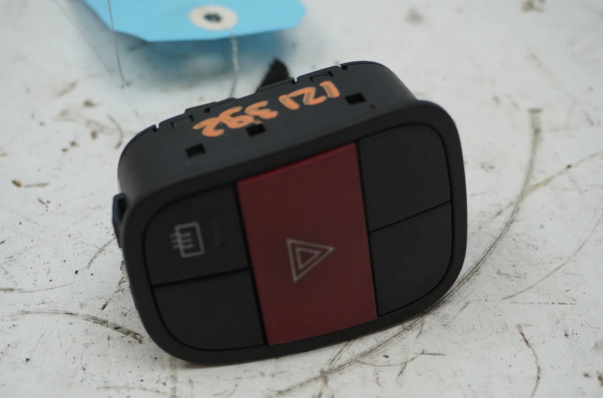Bouton de warning Peugeot BIPPER TEPEE 1.4 hdi (2008) occasion — photo 2