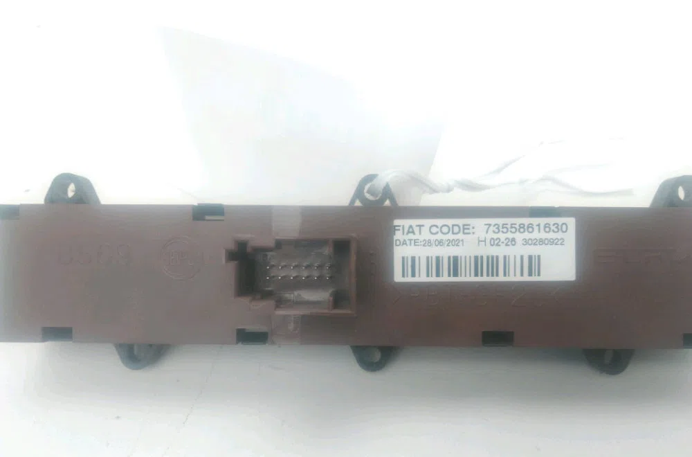Bouton de warning Peugeot BOXER Camionnette 2.2 bluehdi 120 (2019) occasion — photo 2