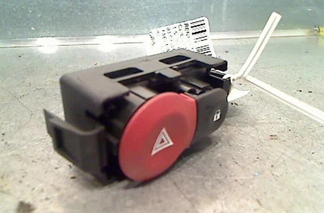 Bouton de warning RENAULT CLIO III Phase 1 09-2005--03-2009 occasion — photo 2