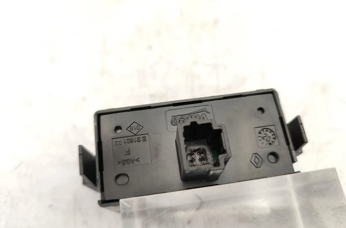 Bouton de warning RENAULT TRAFIC 3 COURT PHASE 2 occasion — photo 2