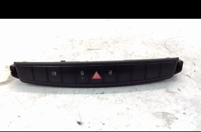 Bouton de warning Smart FORFOUR (454) 1.1 (454.033) (2005-2006) occasion — photo 2