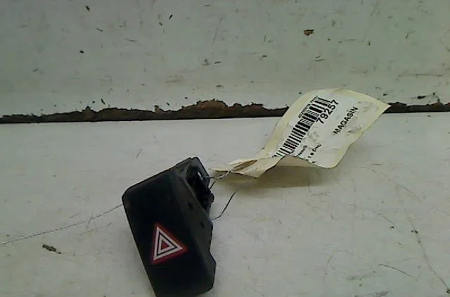 Bouton de warning Toyota AVENSIS Break (_T27_) 1.6 d4-d (wwt270_) (2015-2018) occasion — photo 2