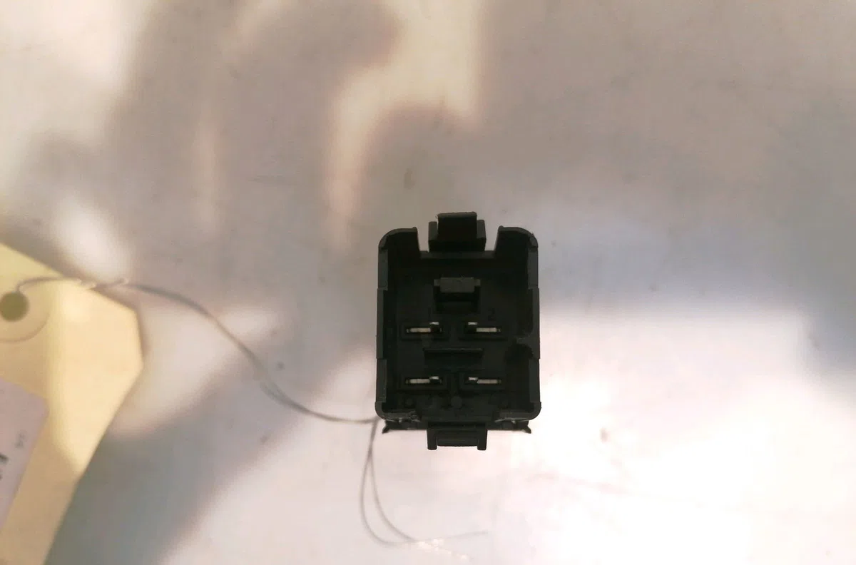 Bouton de warning Volkswagen EOS (1F7, 1F8) 2.0 tdi (2006-2008) occasion — photo 2