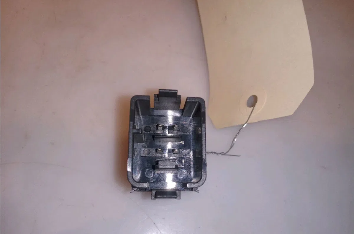Bouton de warning Volkswagen GOLF V (1K1) 1.6 (2004-2008) occasion