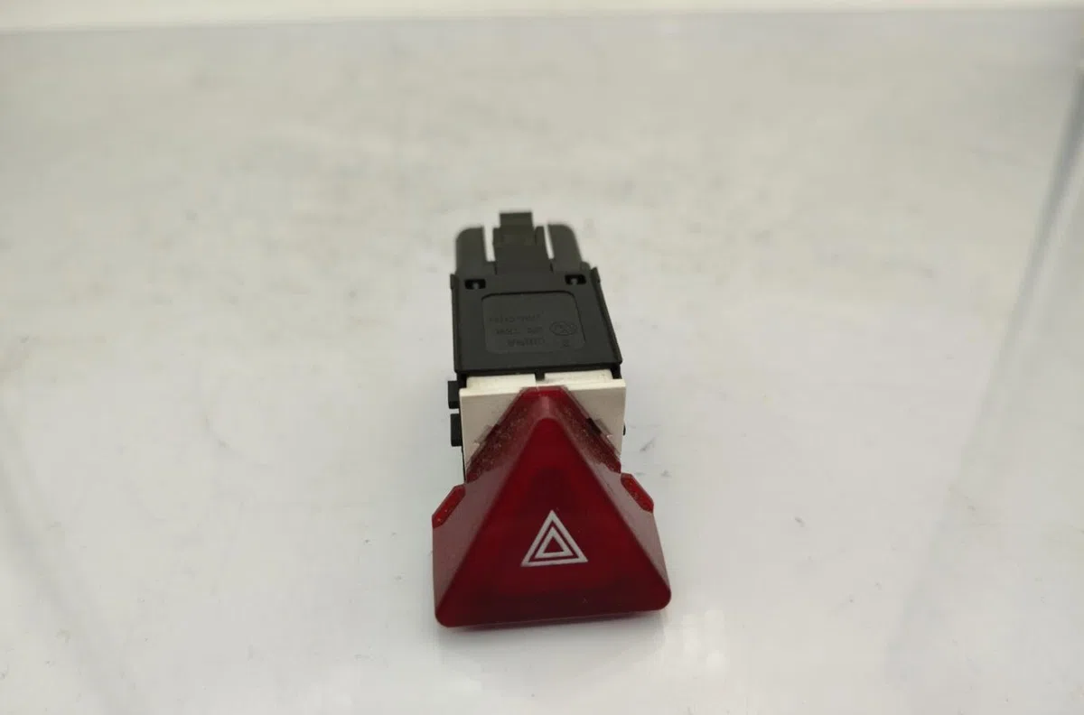 Bouton de warning VOLKSWAGEN TOURAN 2 occasion — photo 4