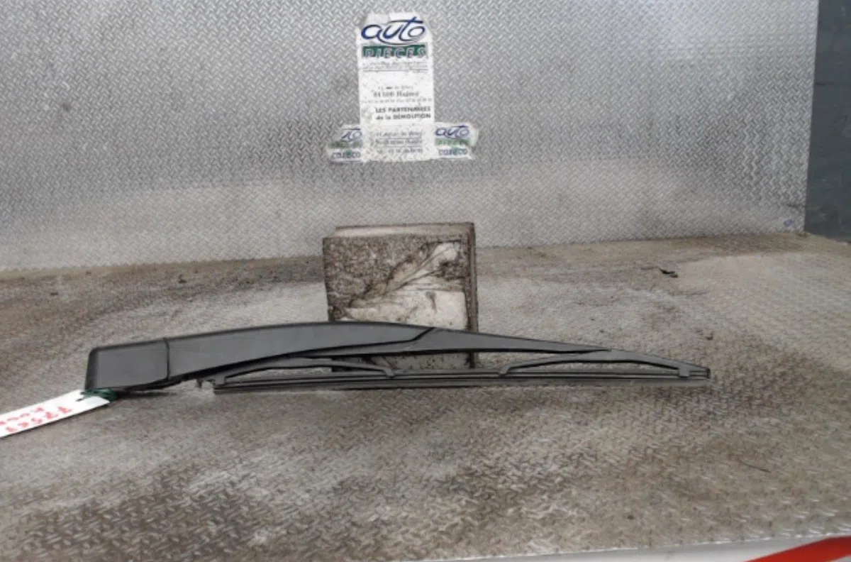 Bras essuie-glace arrière FORD KUGA 1  0 occasion — photo 2