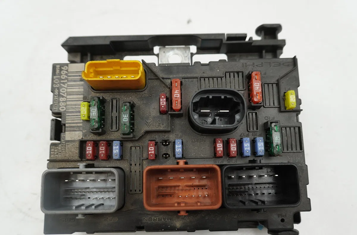 Bsm (boitier servitude moteur) Citroën C3 I (FC_, FN_) 1.4 hdi (2003-2011) 5 portes occasion — photo 2