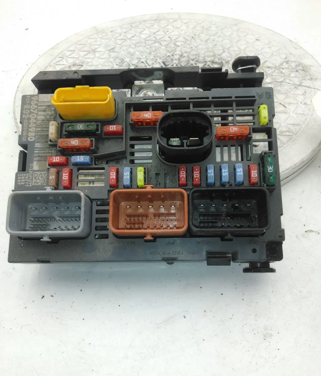 Bsm (boitier servitude moteur) CITROEN C4 PICASSO I occasion — photo 2
