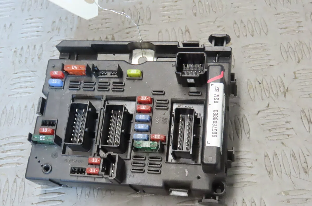 Bsm (boitier servitude moteur) PEUGEOT 206 2005 occasion — photo 2