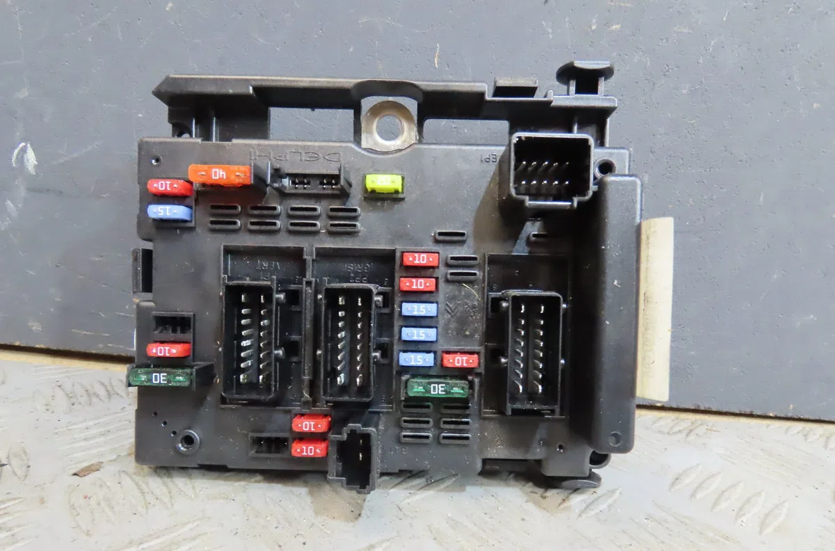 Bsm (boitier servitude moteur) Peugeot 206 (2L_, 2M_) 1.4 hdi eco 70 (2009-2013) 5 portes occasion — photo 2