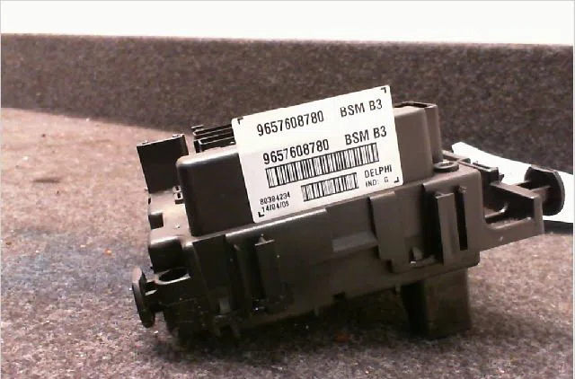 Bsm (boitier servitude moteur) Peugeot 206 (2L_, 2M_) 1.4 i (2lkfwa, 2mkfwa) (2009-2013) 3 portes occasion — photo 2