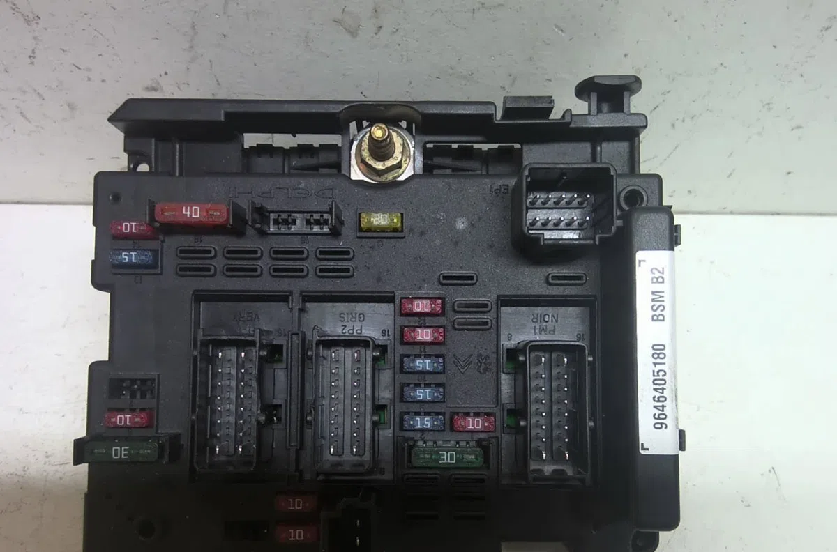 Bsm (boitier servitude moteur) Peugeot 206 3-5 portes (2A-C) 1.4 i (1998-2012) 3 portes occasion — photo 4