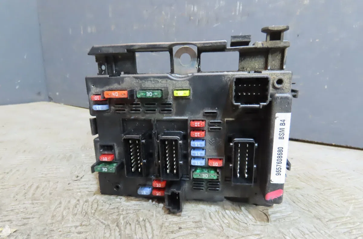 Bsm (boitier servitude moteur) Peugeot 206 3-5 portes (2A-C) 1.6 hdi 110 (2004-2007) occasion — photo 4