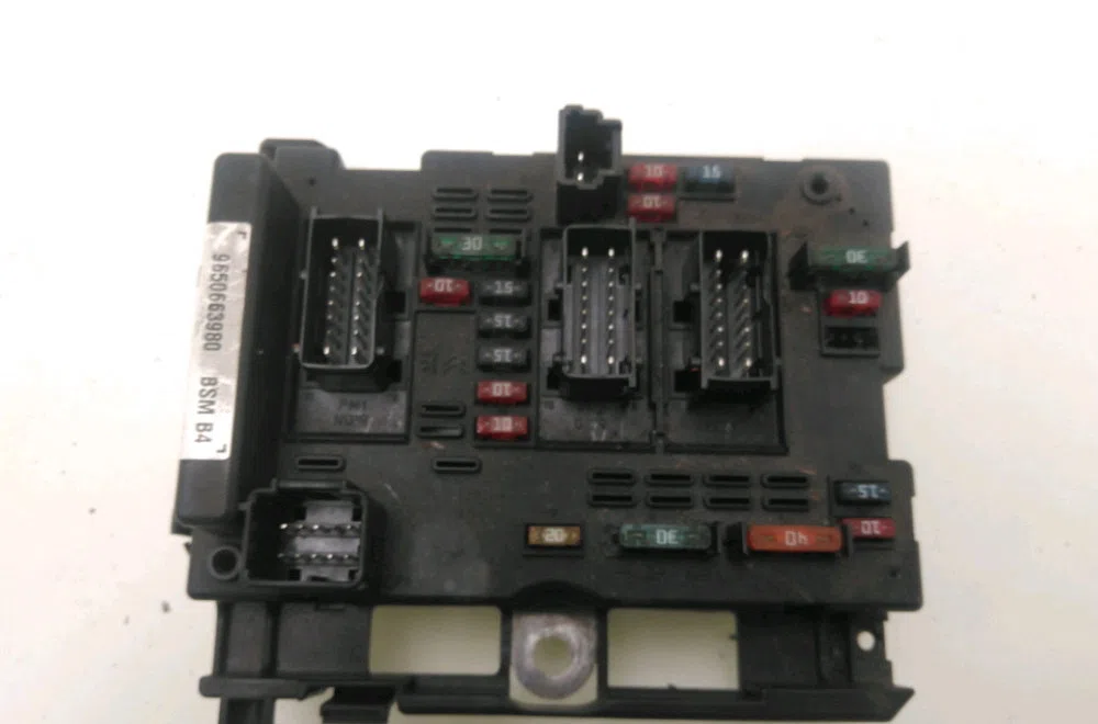 Bsm (boitier servitude moteur) Peugeot 307 (3A-C) 2.0 16v (2000-2005) occasion — photo 2