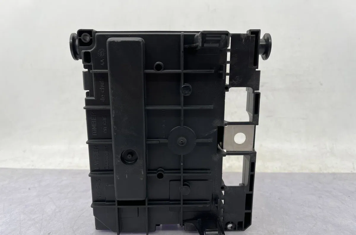 Bsm (boitier servitude moteur) PEUGEOT 308 1 PHASE 1 occasion — photo 2