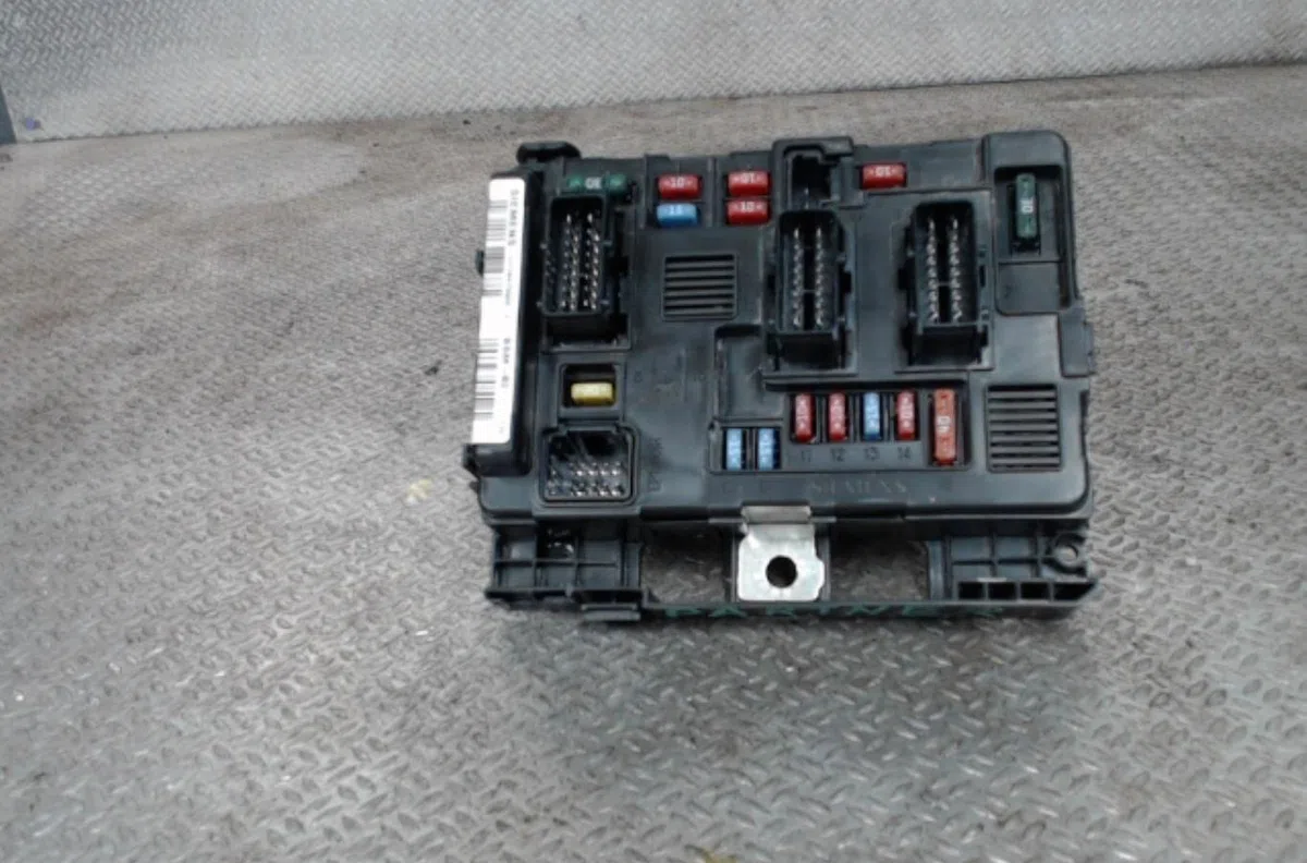 Bsm (boitier servitude moteur) Peugeot PARTNER Monospace (5_, G_) 1.6 hdi 75 (2005-2008) 4 portes occasion — photo 3