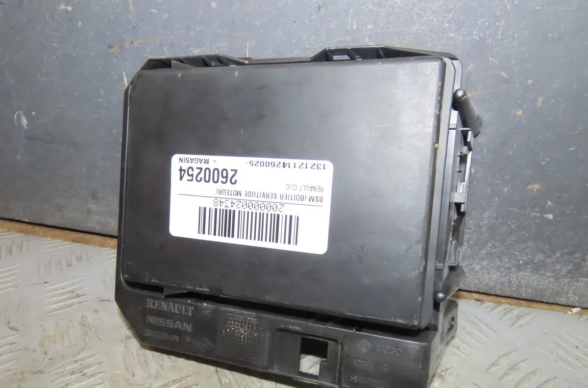Bsm (boitier servitude moteur) Renault CLIO V (B7_) Tce 90 (b7mt) (2020) occasion — photo 2