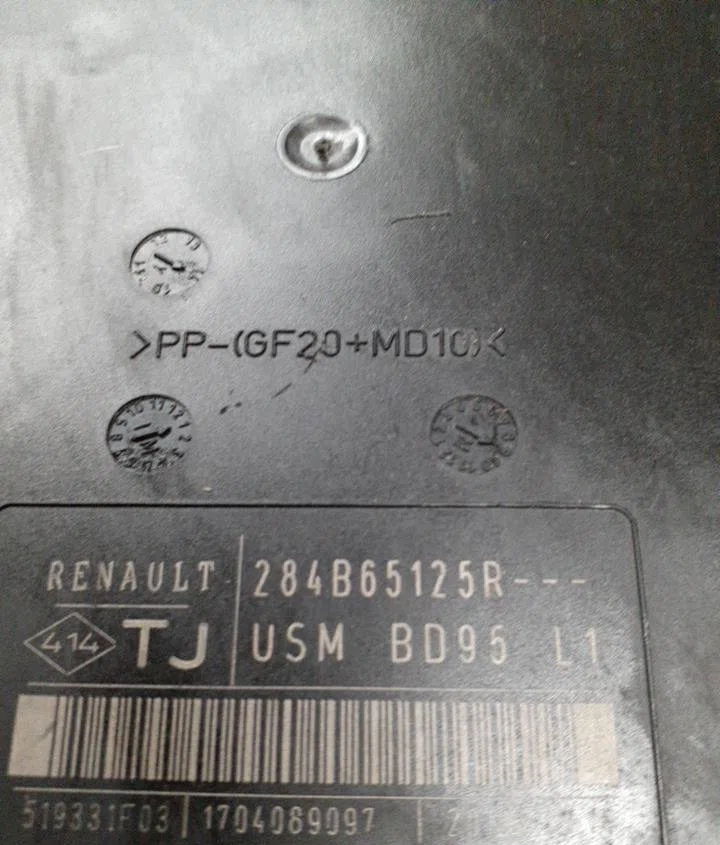 Bsm (boitier servitude moteur) Renault MEGANE III 3-5 portes (BZ0-1_, B3_) 1.5 dci (bz09, bz0d, bz1w, bz29, bz14) (2009) 5 portes occasion — photo 2