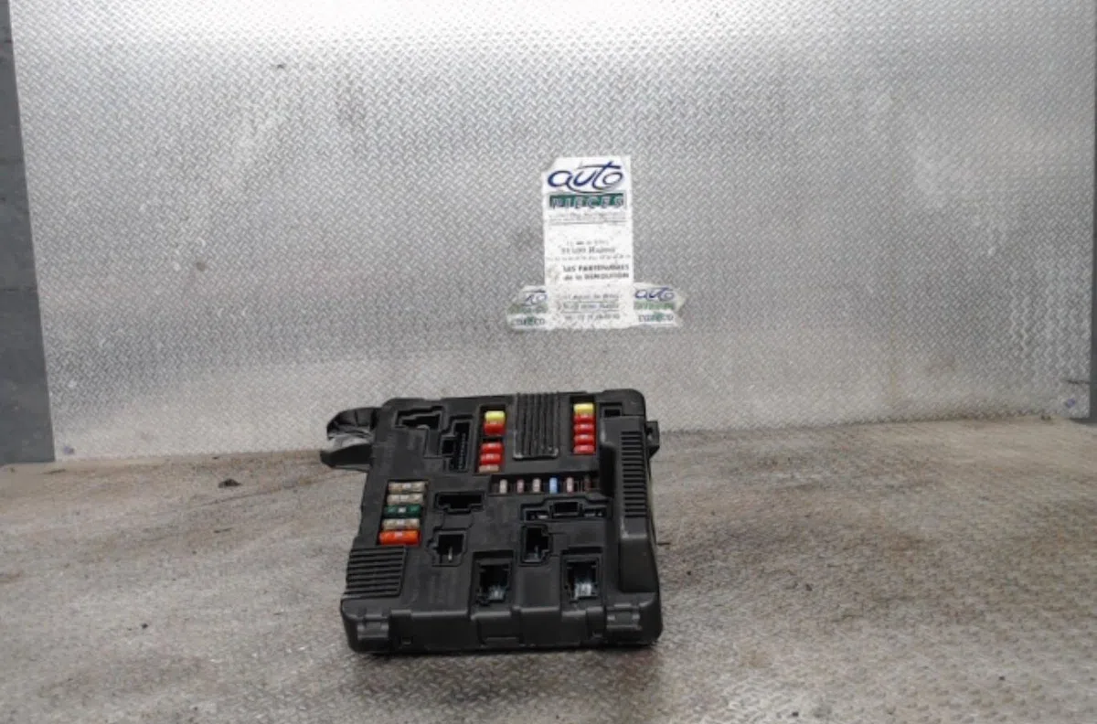 Bsm (boitier servitude moteur) RENAULT SCENIC 2  SCENIC 2 PHASE 1 occasion — photo 3