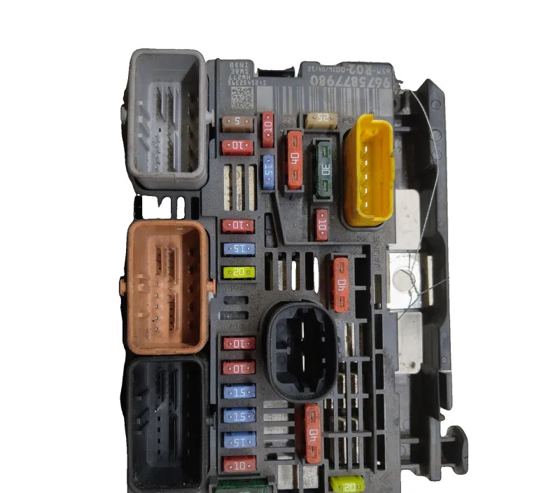 BSM / USM (BOITIER/UNITE SERVITUDE MOTEUR) PEUGEOT 3008 9675877980 — photo 2