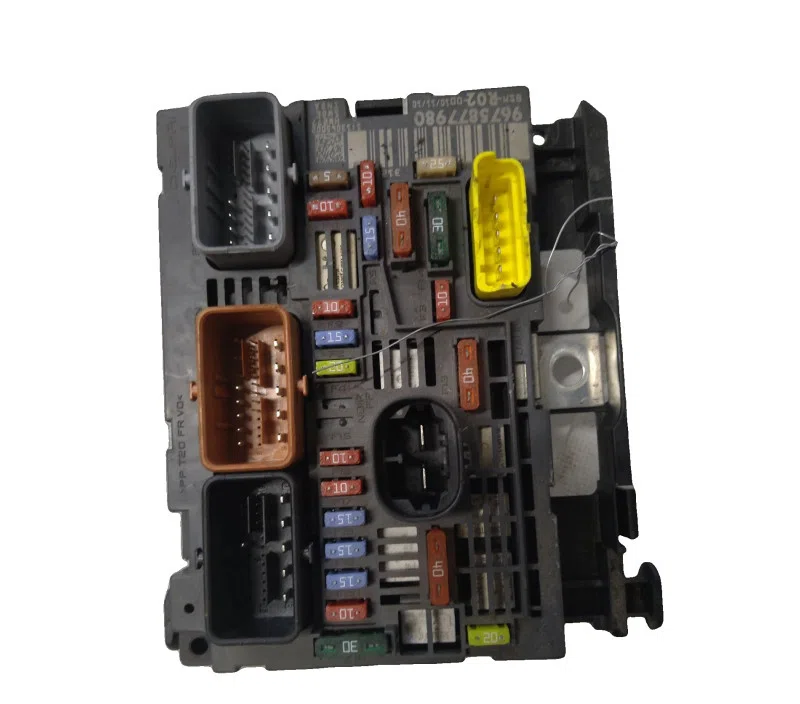BSM / USM (BOITIER/UNITE SERVITUDE MOTEUR) PEUGEOT 3008 I 9807028580 — photo 2