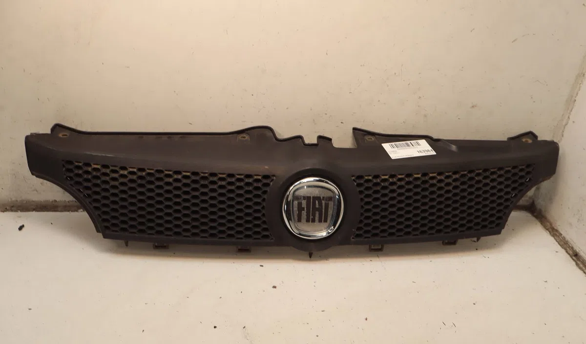 Calandre Fiat PANDA (169_) 1.3 d multijet 4x4 (169.axc2a) (2004) occasion — photo 4