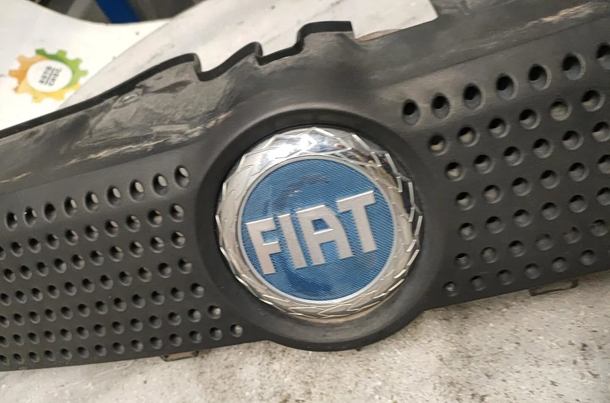 Calandre FIAT PANDA 2 PHASE 1 occasion — photo 3