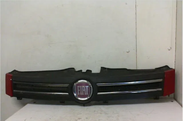 Calandre FIAT PANDA II Phase 1 09-2003--12-2012 1.2i 60ch occasion — photo 3