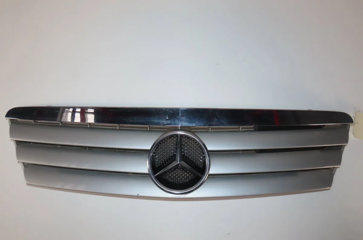 Calandre Mercedes-benz CLASSE A (W168) A 190 (168.032, 168.132) (1999-2004) occasion — photo 4