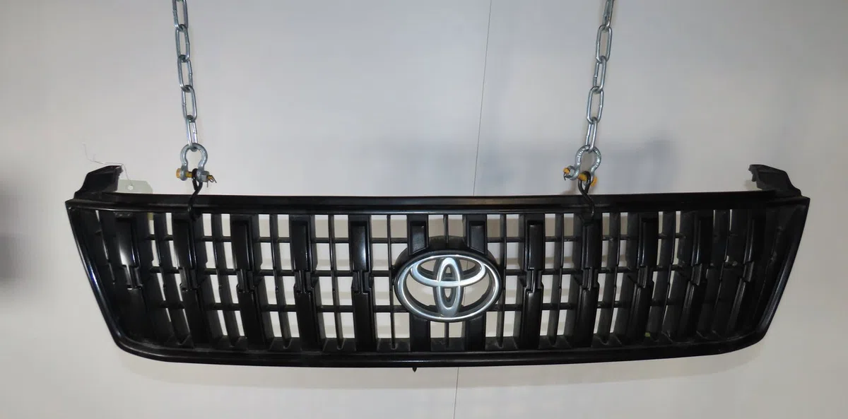 Calandre Toyota LAND CRUISER 90 (_J9_) 3.0 d-4d 4wd (kdj90_, kdj95_) (2000-2002) occasion — photo 2