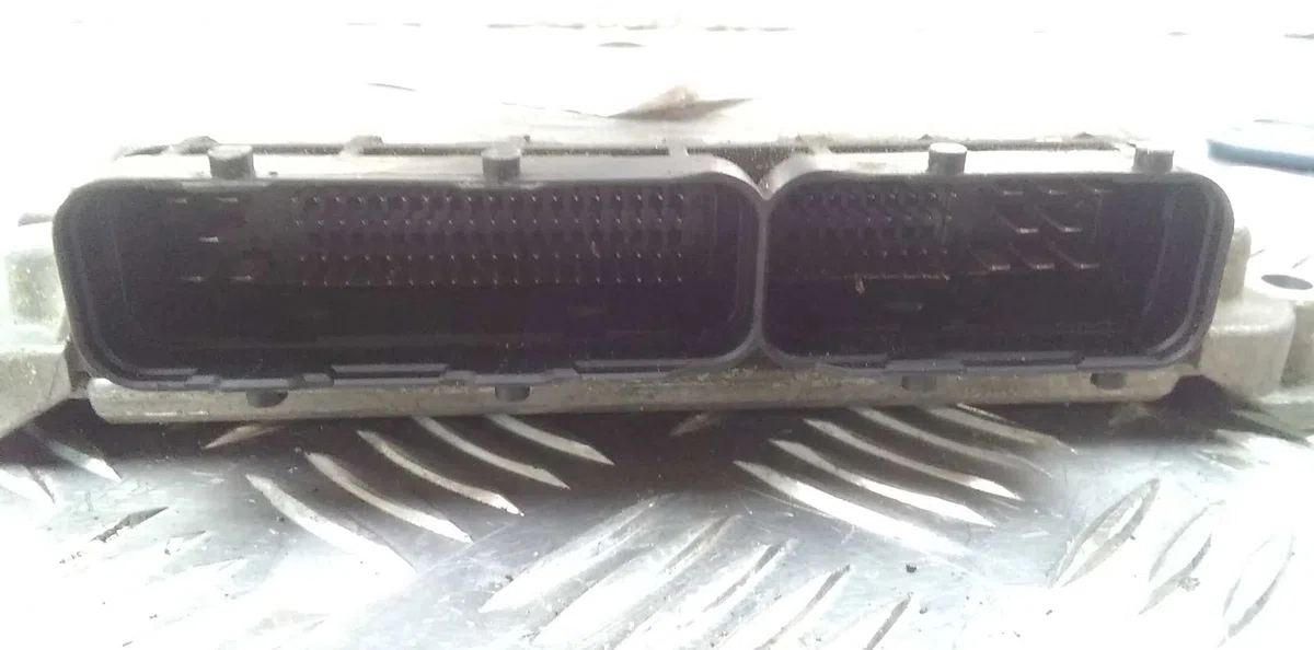 Calculateur moteur ALFA ROMEO 147 2003 occasion — photo 2